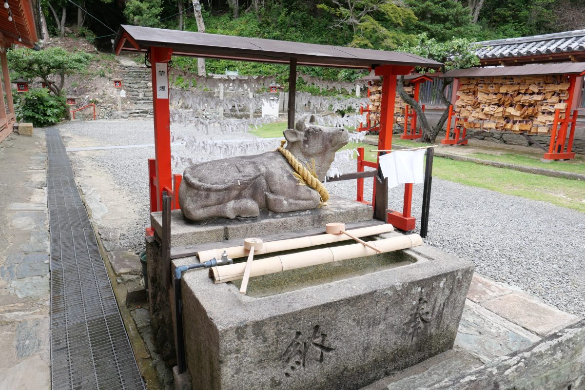 和歌浦天満宮　手水舎の牛